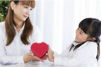 親を悩ませる性教育のお悩み「おっぱい好きでしょっちゅうモミモミしてきます」