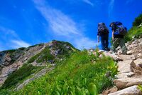 【秋のレジャーに潜む危険】記念写真で滑落、低体温で搬送、ハチにクマも!遭難防止アドバイザーに聞く