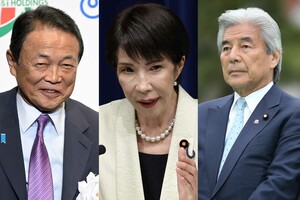 左から麻生太郎副総裁、高市早苗首相、中曽根弘文議員