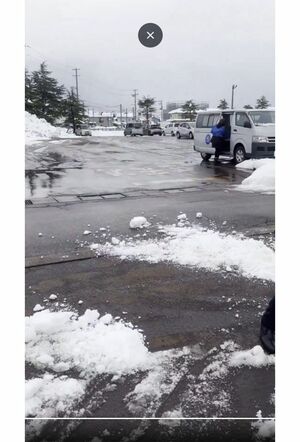 SNSで拡散されている、米山隆一氏の雪かき動画