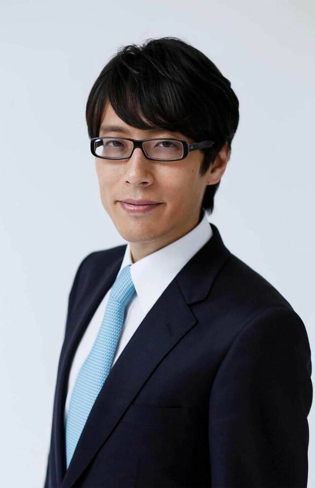 古墳の中には鏡、剣、勾玉の三種の神器を復元、副葬するという竹田恒泰さん