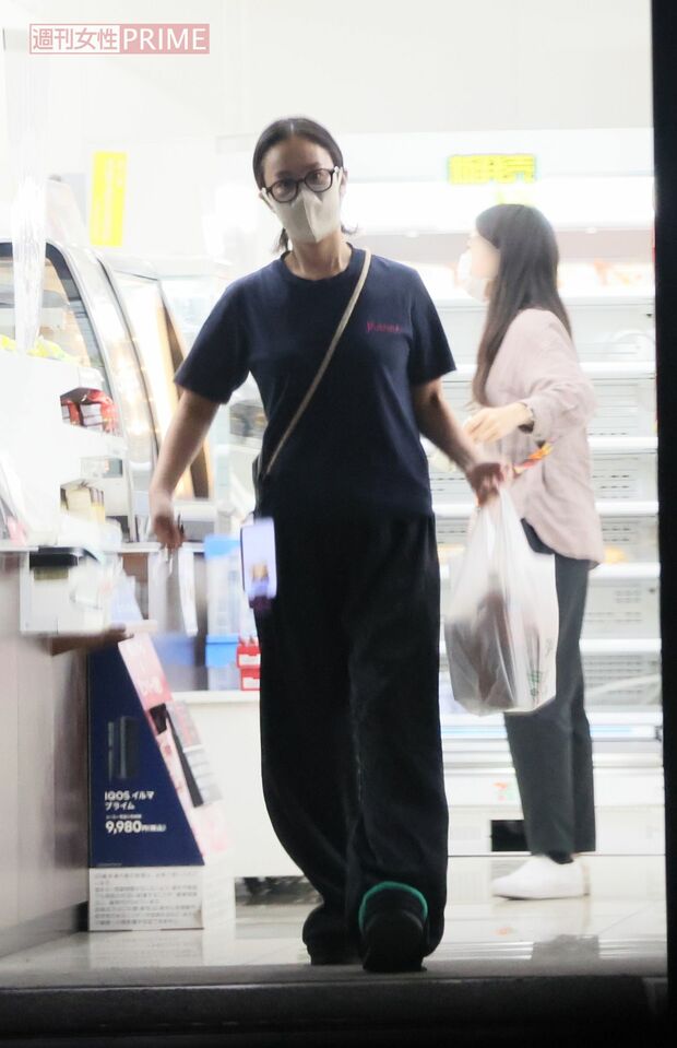 『下剋上球児』撮影が終わった夜10時ごろ、近くのコンビニでお茶やお菓子を大量購入した黒木華