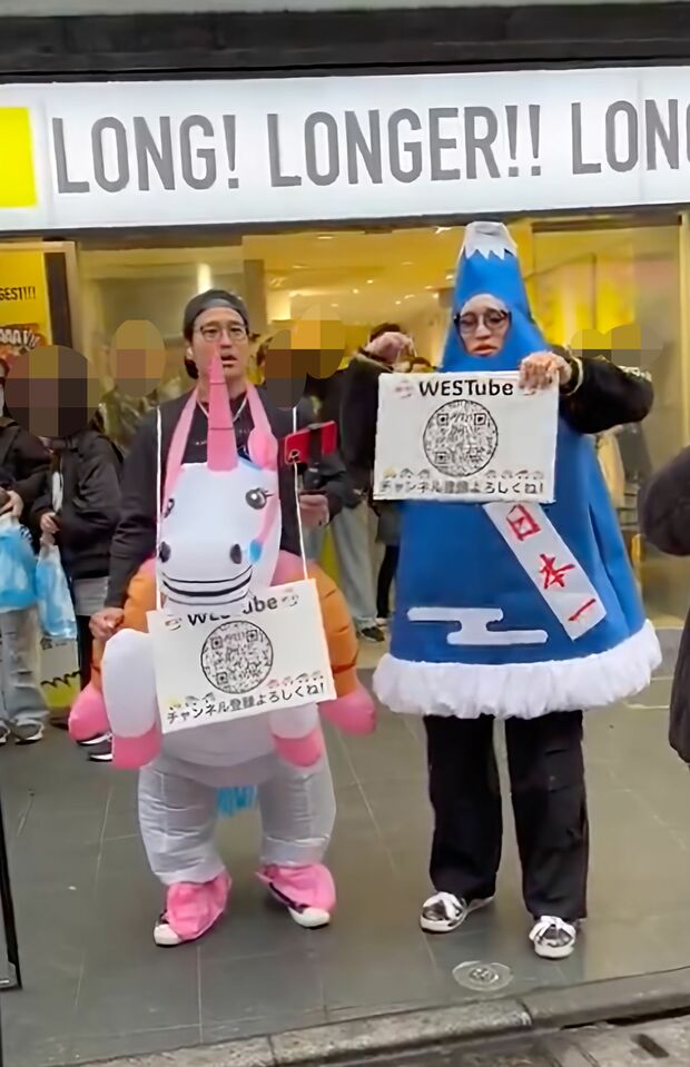 原宿でYouTubeの撮影を行うWEST.桐山照史と神山智洋(Xより)