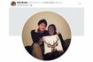 岸田翔太郎氏がFacebookに投稿した女性とのツーショット。「結婚おめでとう」というコメントも。(編集部一部加工)