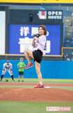 始球式では美脚を披露('19年) 撮影/廣瀬靖士
