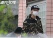 田口淳之介、脱退後に同居再開 小嶺麗奈と愛犬の散歩へ（'16年4月）