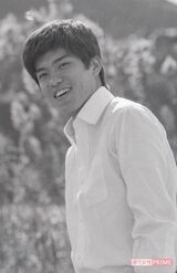 佐藤浩市。デビュー作ドラマ『続・続事件』の現場にて（'80年撮影）