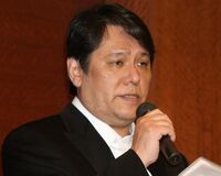 佐村河内守、騒動で引っ越し説も自宅ベランダで喫煙姿目撃