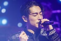 ディーン・フジオカの年末ライブ写真をお届け「カッコよくてロマンチックで最高な夜!」