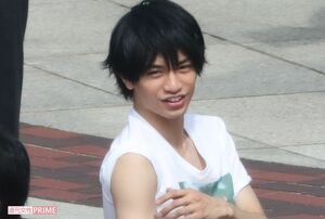 炎天下のロケを乗り越える中島