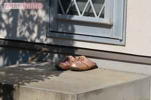 山口容疑者の自宅の勝手口にはサンダルが