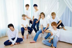 左から長妻怜央、安井謙太郎、萩谷慧悟、諸星翔希、森田美勇人、阿部顕嵐（上）、真田佑馬（下）。以前、週刊女性で取材した際も、とにかく仲よしだった7人。フォトブックでは、「7ORDERの由来、込められた思い」など、約1万字に及ぶメンバー全員による座談会も