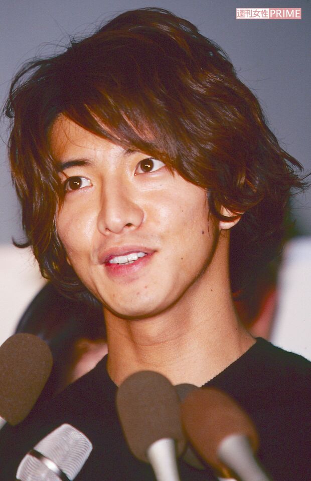 結婚会見をする木村拓哉（'00年）