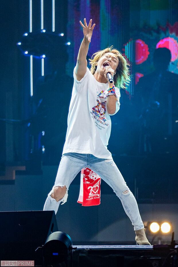 　涙を浮かべながら『冬のペガサス』『メトロノーム』。そして、『碧し』では、この熱唱。魂の44曲だった　撮影／廣瀬靖士