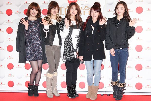 【KARA】'11年の『NHK紅白歌合戦』のリハーサルに5人が勢ぞろい。グループ特有の〝ヒップダンス〟が注目され若い女子たちに人気に