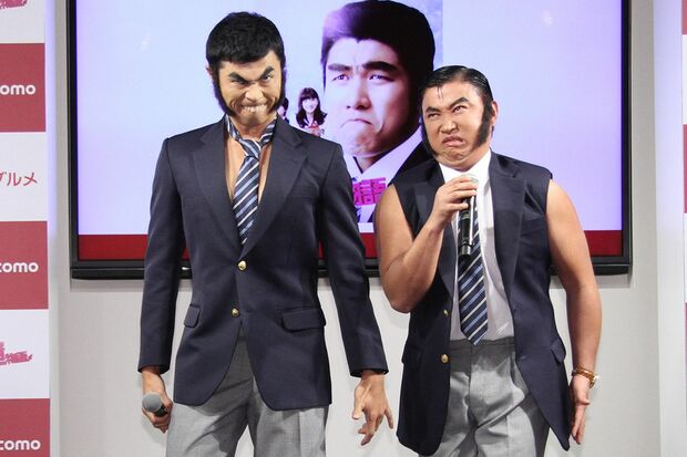 映画「俺物語!!」のタイアップイベントに登壇した小島よしおとスギちゃん（2015年）