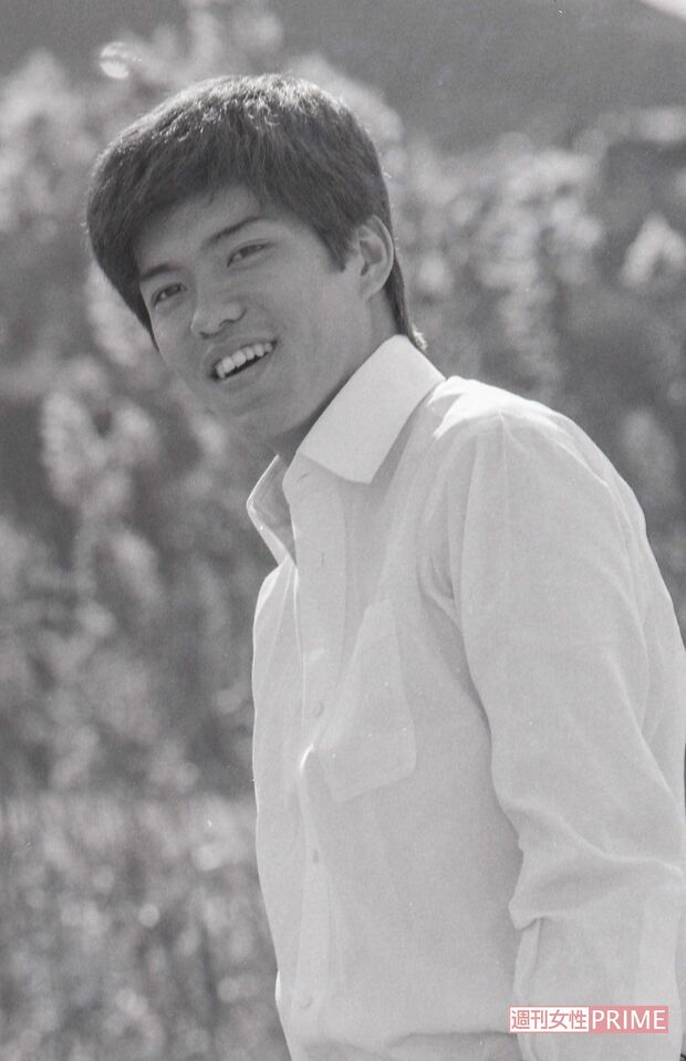 佐藤浩市。デビュー作ドラマ『続・続事件』の現場にて（'80年撮影）