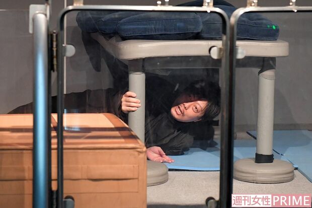 揺れが襲ってきたらまずは身の安全を確保。　撮影／渡邉智裕