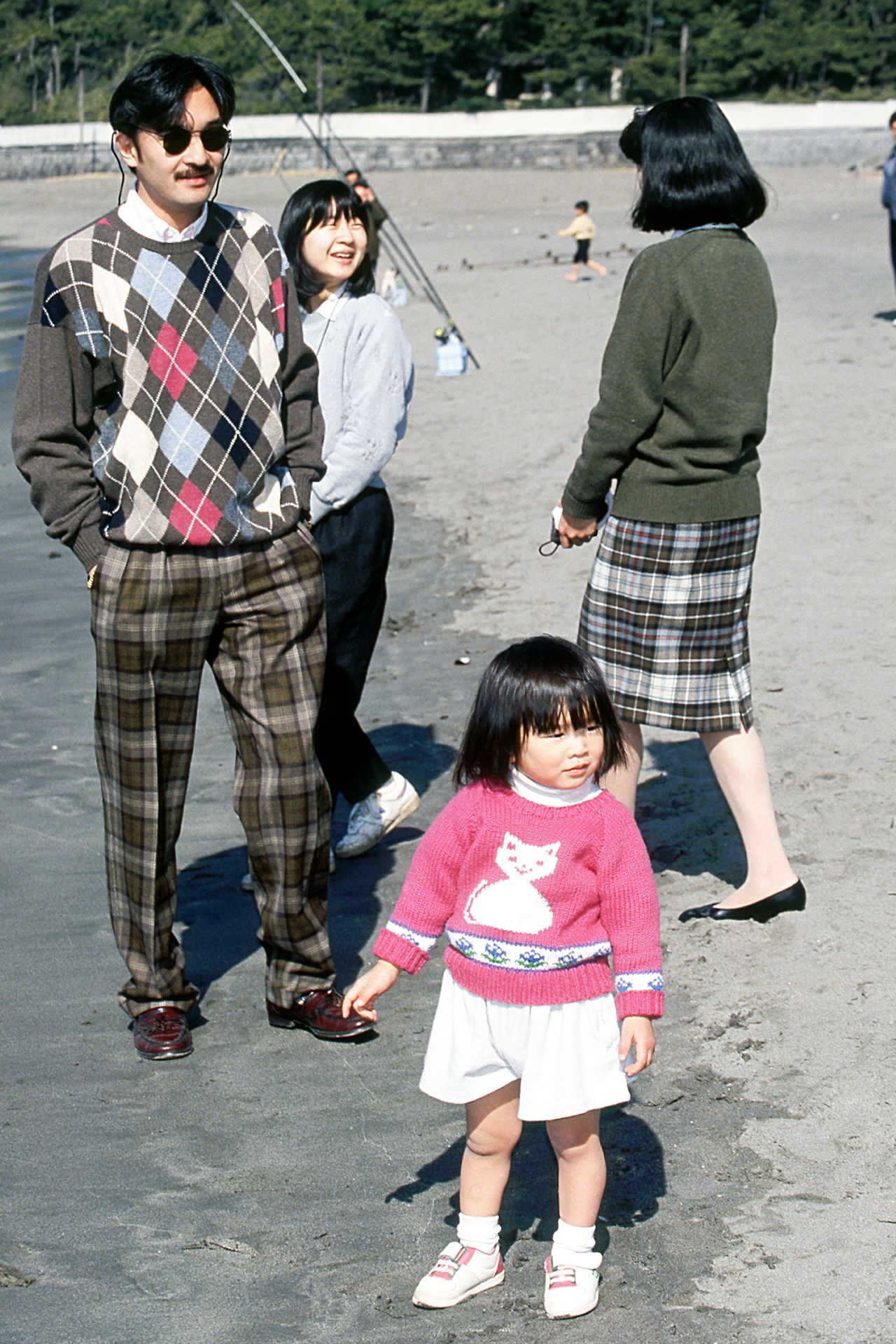 眞子さまの画像 写真 ご両親と姉のように慕われる両陛下の長女 紀宮さま 現 黒田清子さん と葉山へ 94年2月 70枚目 週刊女性prime