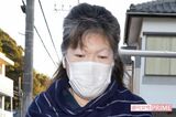 '20年11月、記者から直撃取材を受けるも無言の小室佳代さん