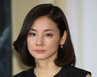 吉田羊と交際報道の中島裕翔、女性スタッフにチューも