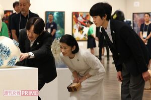 ‘24年8月、ご両親と岐阜県を訪問された際、悠仁さまの反抗期を感じさせる態度が話題に
