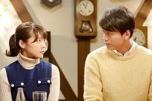 卒論の執筆で忙しい島谷（竹内涼真）と、なかなか会えないみね子。ある日「話がある」と島谷に呼び出され、向かったバー「月時計」で、みね子が聞かされた話とはーー。(c)NHK