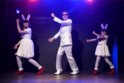 鼠先輩、東京・六本木で新曲のデジタルリリース記念イベントの様子