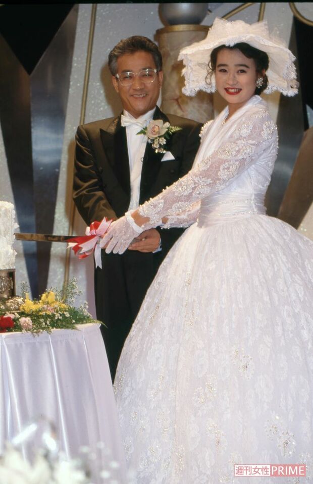 山瀬まみとケーキに入刀する上岡龍太郎さん