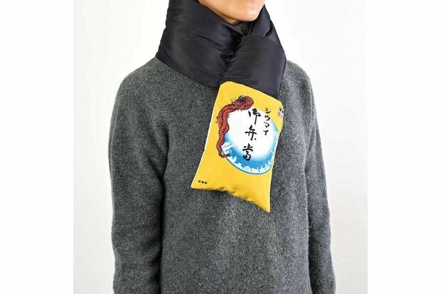 ほぼ原寸大の崎陽軒シウマイ弁当が。編集部でも注目の的だ!（崎陽軒公式サイトより）