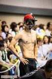 腰に手を当て気合いじゅうぶん！　撮影／廣瀬靖士
