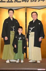 中央が五代目尾上菊之助の息子・尾上丑之助くん