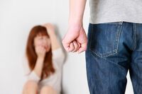 外出自粛でDV夫の暴力がエスカレート、耐え続ける妻が見た地獄──香苗の場合《前編》