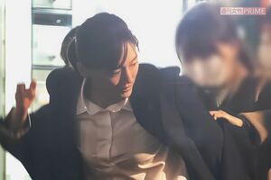 ドラマ『元彼の遺言状』のロケを行う綾瀬はるか