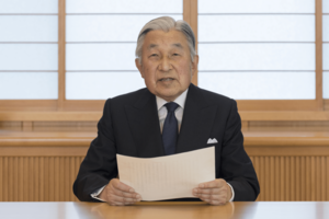 国民に向けたビデオメッセージで、生前退位の意向を示唆した上皇さま（2016年8月8日）写真／宮内庁提供