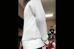 男性支援員らも見守る。「がんばれ」の声もあったが…