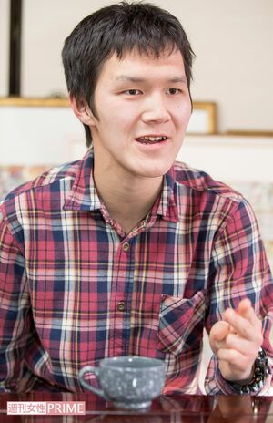 高校生のころ、次から次へと先生に質問をしていたという憲満さん。好奇心旺盛で、気になることはとことん調べる性格。特に最近は世界の建物に夢中　撮影／伊藤和幸