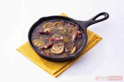 にんにくオイルでうまみがより濃厚に『ホタルイカのアヒージョ』レシピ・調理／小嶋絵美　スタイリング／大原美穂　撮影／廣瀬靖士