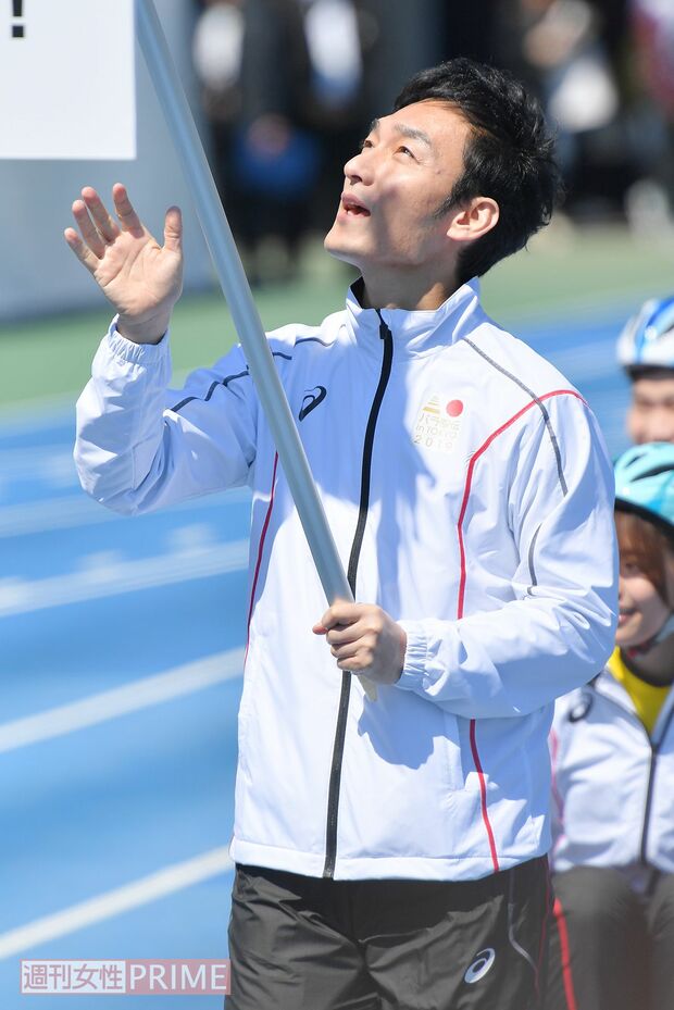 選手として登場した草なぎ。あまりのなじみように、一切の違和感ナシ！