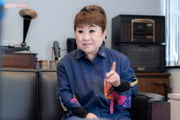 スポットを浴びていた子どものころや、売れなくてもがいていた時代を笑いを交えながら昨日のことのように話す