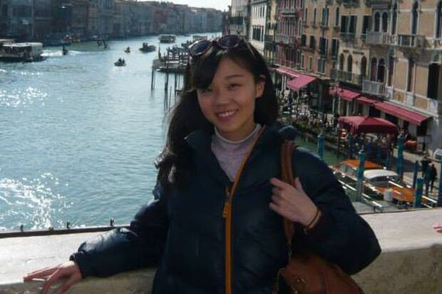 大学時代、海外旅行が趣味だった絢奈容疑者（本人のSNSより）