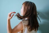 髪の毛は洗いすぎに要注意!髪のプロが教える“抜け毛が気になる人”がやめるべき3行動、1分でできる「頭皮…