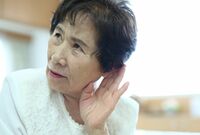「イヤホンのしすぎで耳の穴にカビ」耳鼻科医が警告する危険な“耳トラブル”