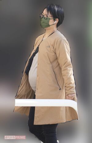 出産を目前に控えたイモトアヤコの散歩風景