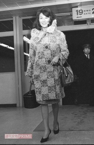 フランス・パリから帰国して仕事に向かった岸惠子さん
