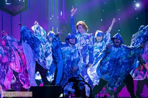 ダンサーとの一体感ある踊りは超キレッキレ!!　ここはクラブかと錯覚しそうなカッコよさ　撮影／廣瀬靖士