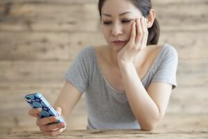 気軽に利用できる婚活アプリには落とし穴が　（写真はイメージです）