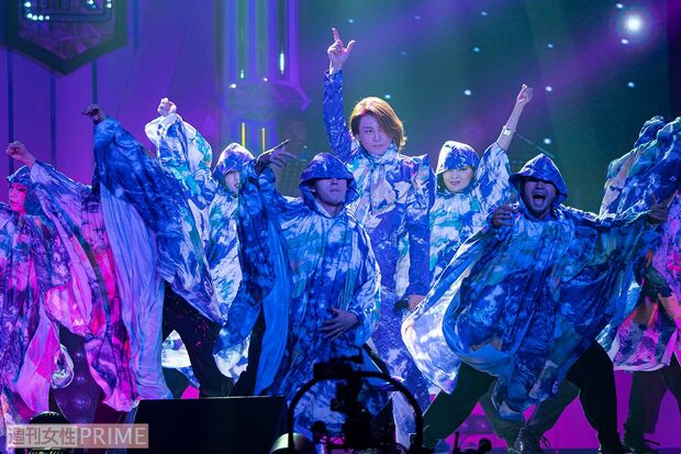 ダンサーとの一体感ある踊りは超キレッキレ!!　ここはクラブかと錯覚しそうなカッコよさ　撮影／廣瀬靖士