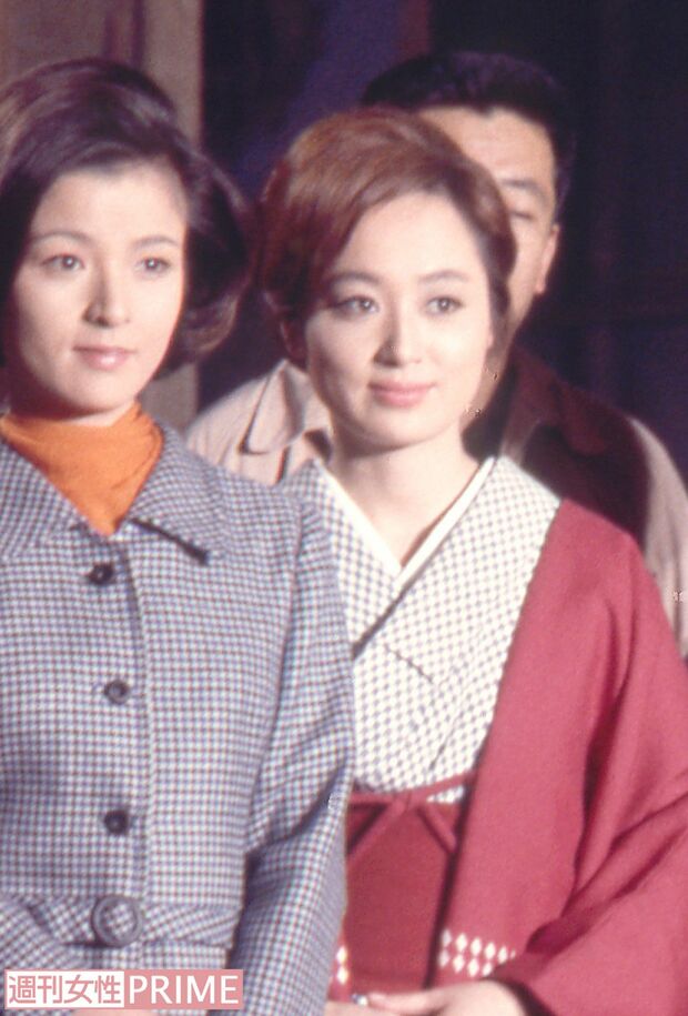 1967年、松竹撮影所での倍賞千恵子（左）と浜木綿子