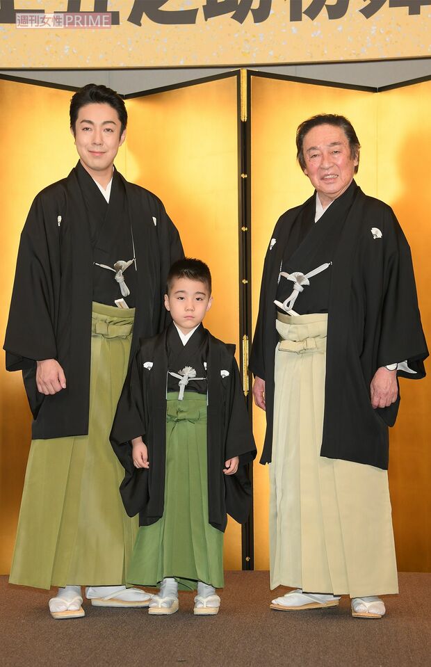 2019年2月に行われた、丑之助の襲名記者会見に集まる尾上家。令和初の襲名として話題に